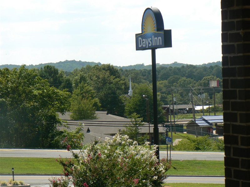 000-Outside Motel-Guntersville AL.JPG